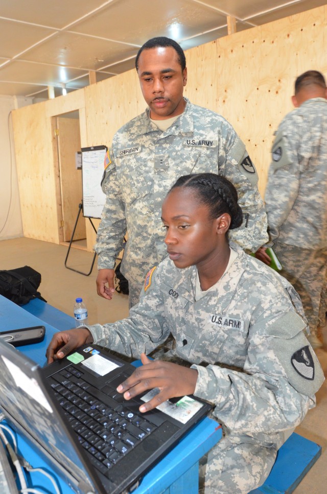 Soldier provides signal support for OUA