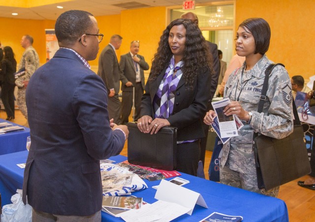 DoD: Hiring Heroes Career Fair Generates 17 Job Offers, 143 Interviews