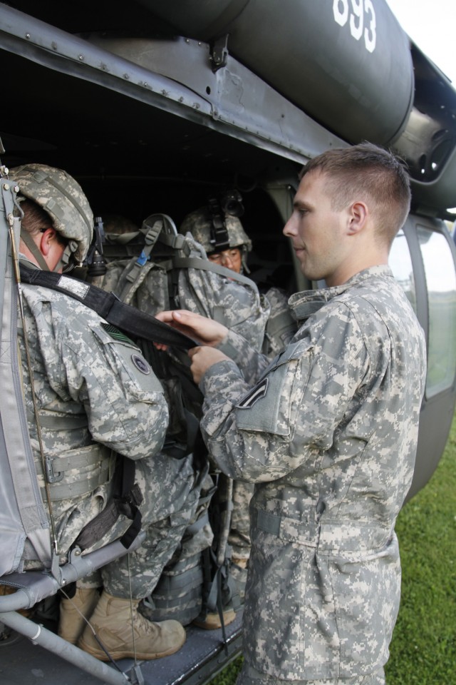 New York Army National Guard aviators, Army Reserve civil affairs Soldiers train together