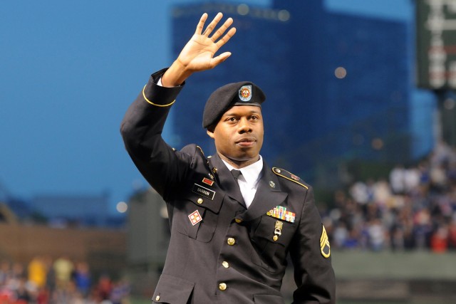 Army Reserve soldier receives honor at Chicago Cubs game