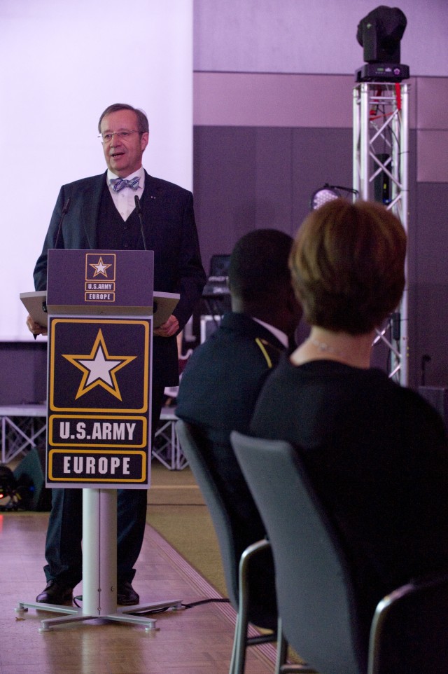 President of Estonia visits Army Europe