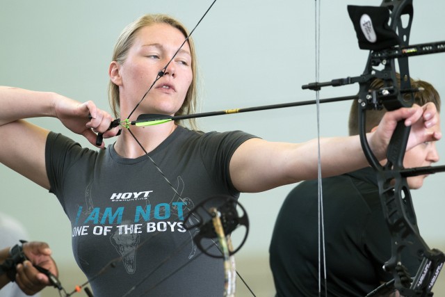 Kuczer sets archery records at DOD Warrior Games