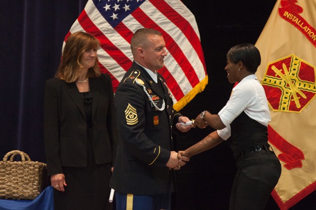 Recognizing academic achievements