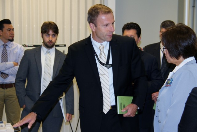 Heidi Shyu visits CERDEC