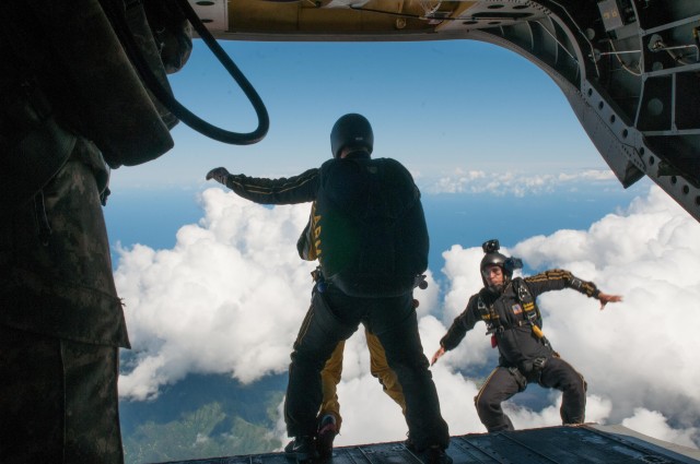 25th CAB and Golden Knights Jump with Local Oahu Community 