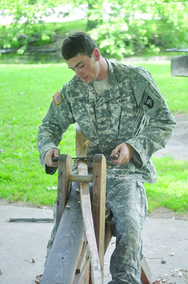 Soldiers train with Native American tools