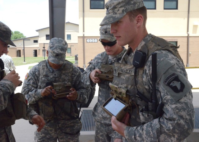 Nett Warrior: Fort Campbell Soldiers train with subject matter experts