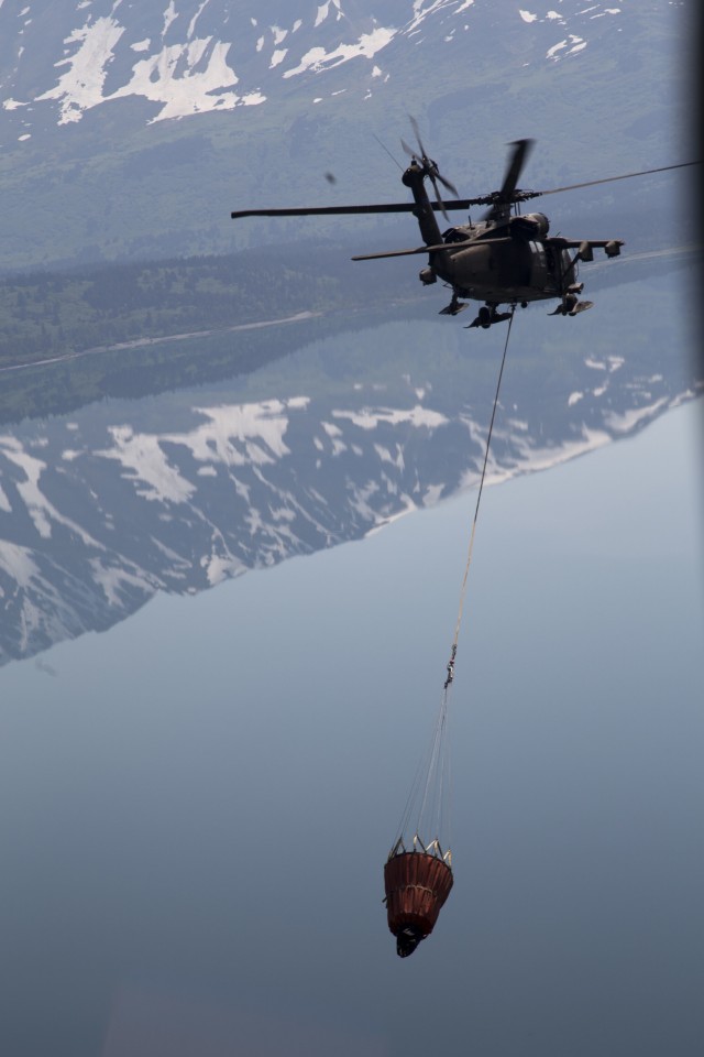 Alaska Army National Guard Black Hawk crews help fight Alaska fires