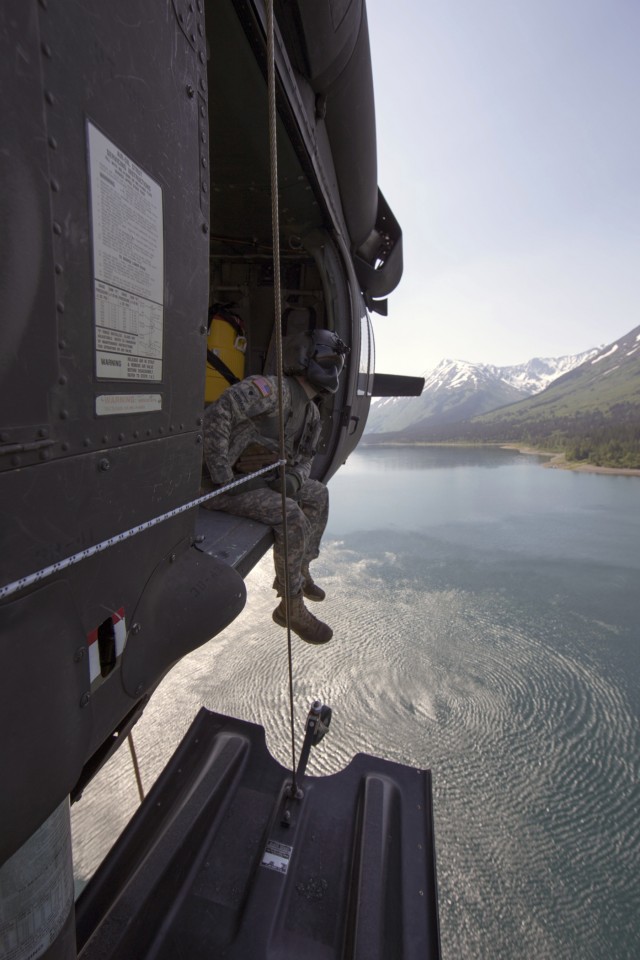Alaska Army National Guard Black Hawk crews help fight Alaska fires