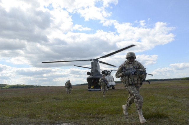 US paratroopers kick off BALTOPS 15 with combined joint air assault