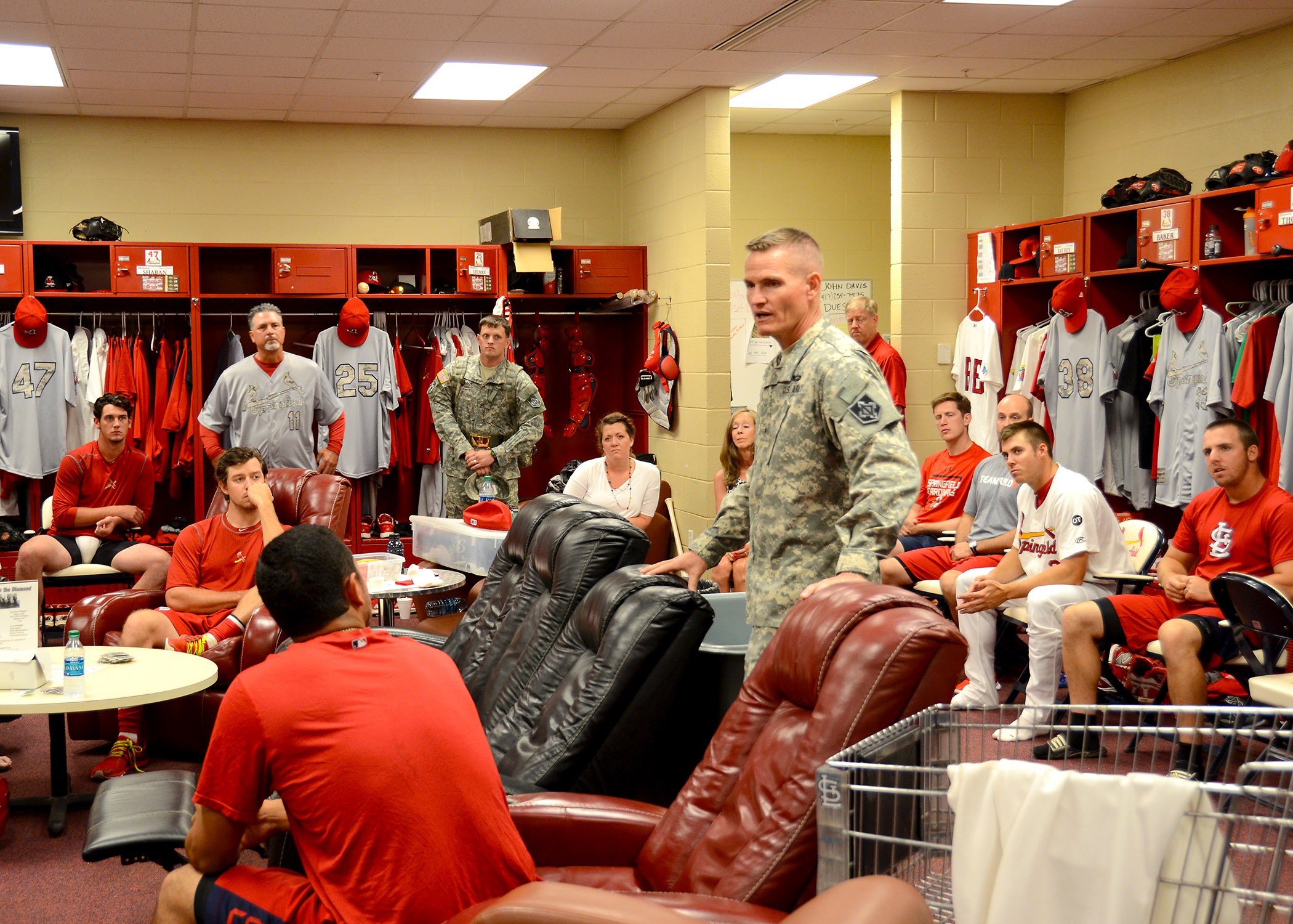 Fort Leonard Wood service members participate in military appreciation  event before Cardinals game Sept. 11, Article