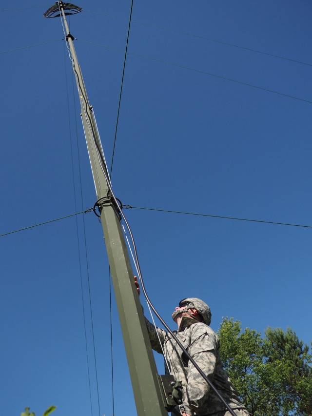 New York Army National Guard Soldiers solve commo woes at Fort Drum
