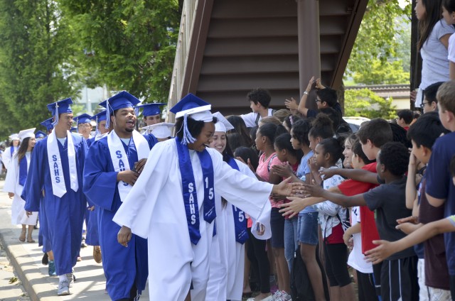 SAHS celebrates 2015 commencement