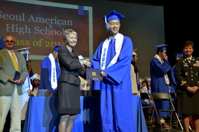 SAHS celebrates 2015 commencement