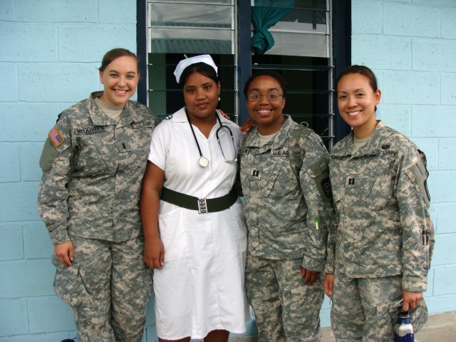 Kiribati nursing student saves child's life during Pacific Partnership 15