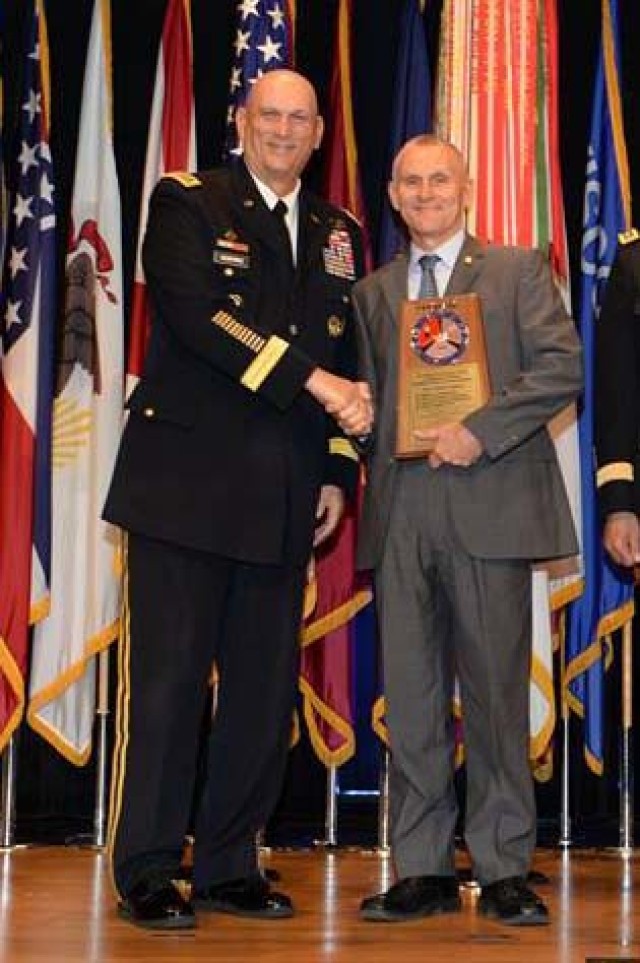 Odierno awards LRC-Italy for deployment excellence