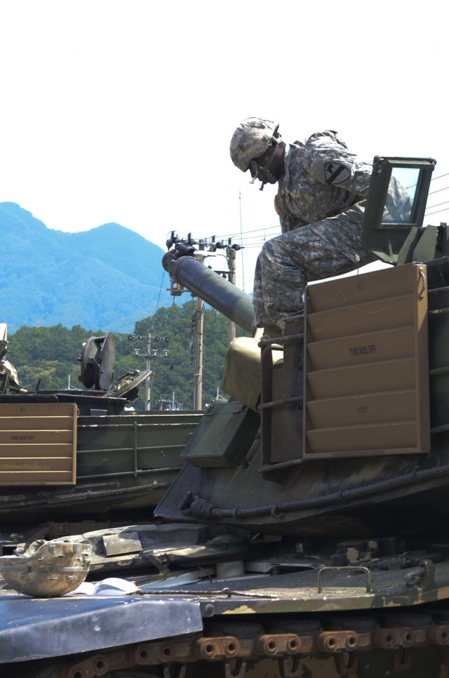 2ABCT's Mustangs prepare to fight tonight