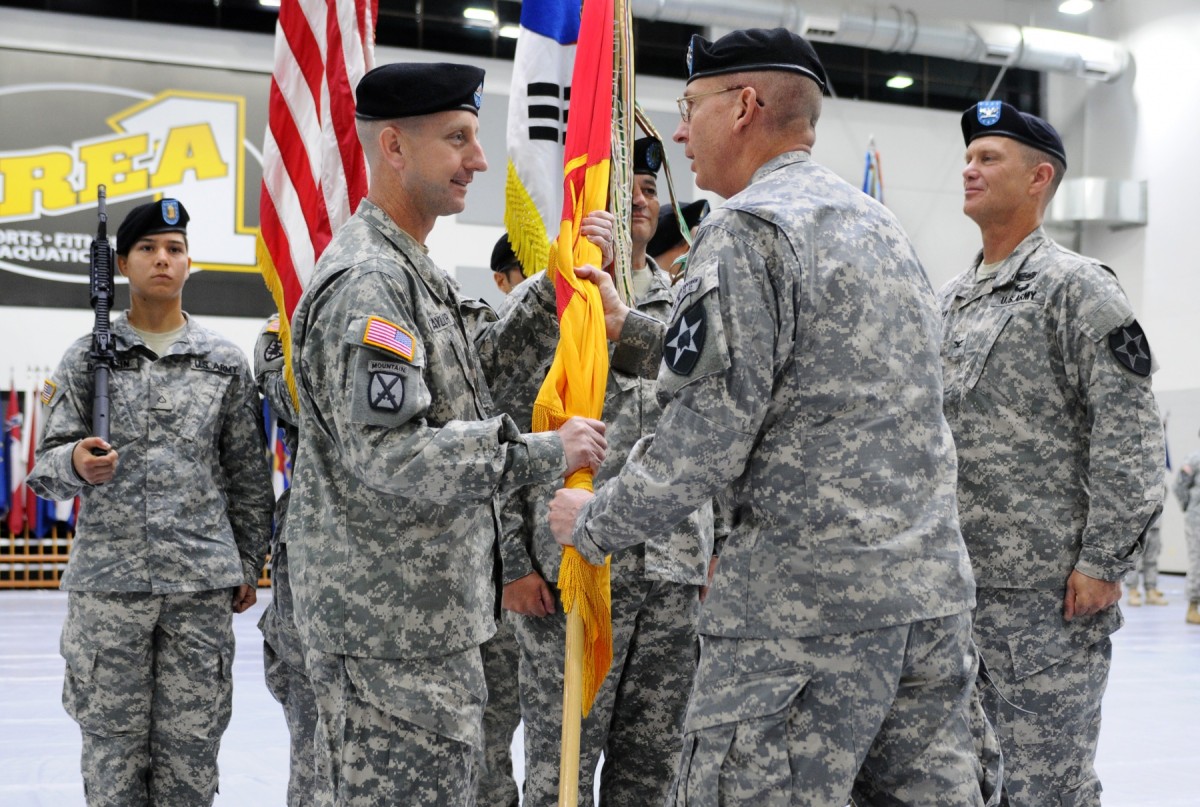 Forward-deployed Artillery Brigade Changes Command In Korea | Article ...