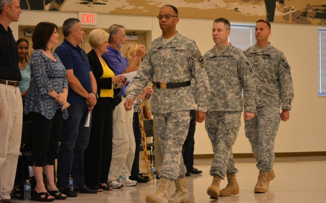 Boganowski succeeds Geck as 800th LSB commander