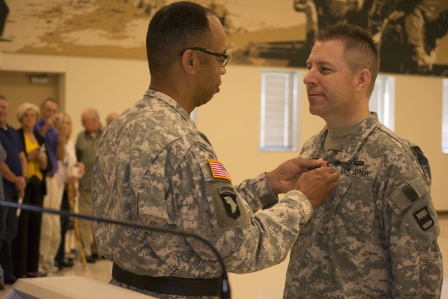 Boganowski succeeds Geck as 800th LSB commander