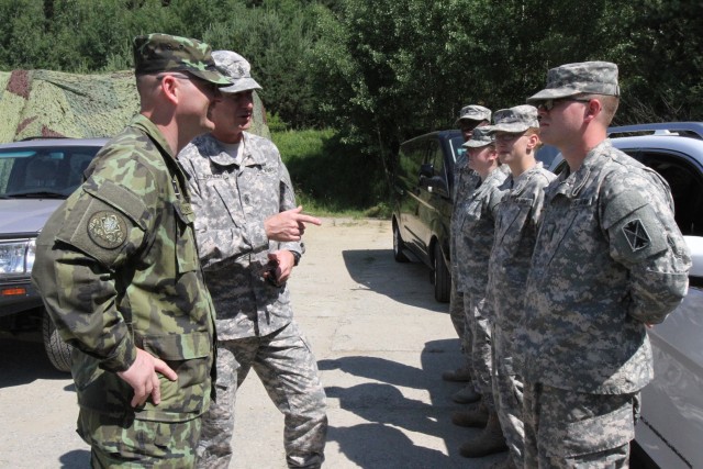 Command Sergeants Major from U.S. and Czech Republic talk to Soldiers