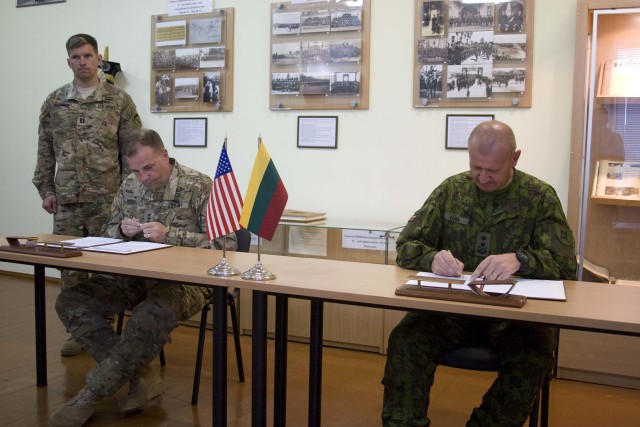 Army Europe, Lithuanian Land Forces sign memo of understanding, outline shared strategic vision