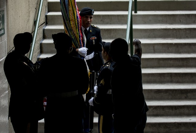 Army Reserve presents colors at Wrigley Field