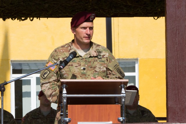'The Rock' welcomes new commander in Ukraine