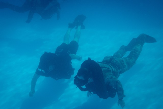 Underwater dive school