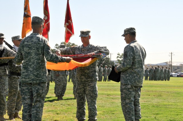 5th AR changes command, 402nd FA cases colors at Fort Bliss