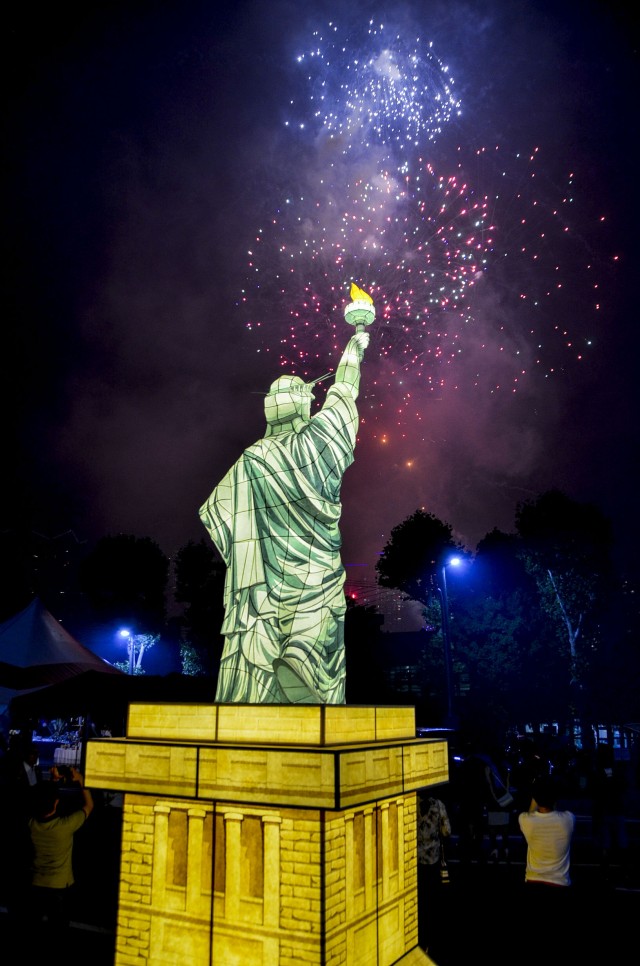 HAPPY BIRTHDAY AMERICA!! - Red, white, blue lights Yongsan skies