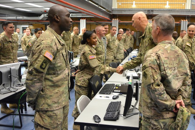 Odierno visits Soldiers in Germany