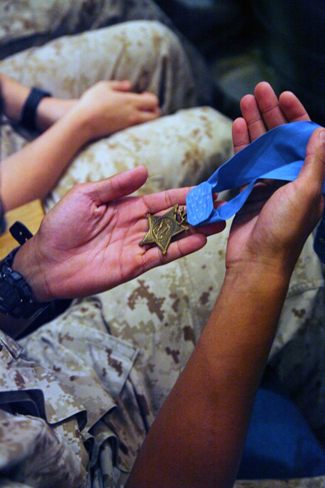 Medal of Honor recipient to WTB Soldiers: 'Make most of transition'
