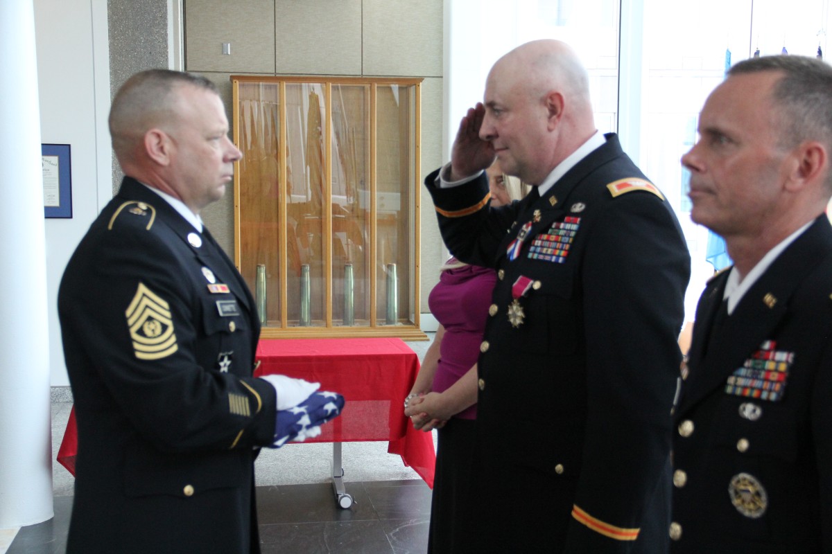 army-colonel-reflects-on-30-year-career-at-his-retirement-ceremony-article-the-united-states