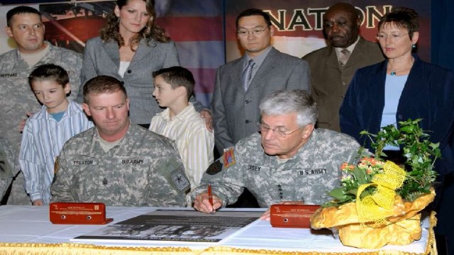 SENIOR LEADERS RENEW ARMY COMMITMENT TO FAMILIES AT HEIDELBERG COVENANT SIGNING