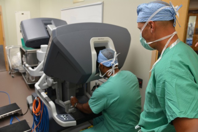 Brooke Army Medical Center performs first robot-aided pediatric surgery