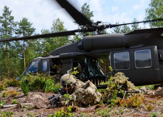 US, Polish forces participate in joint air assault exercise