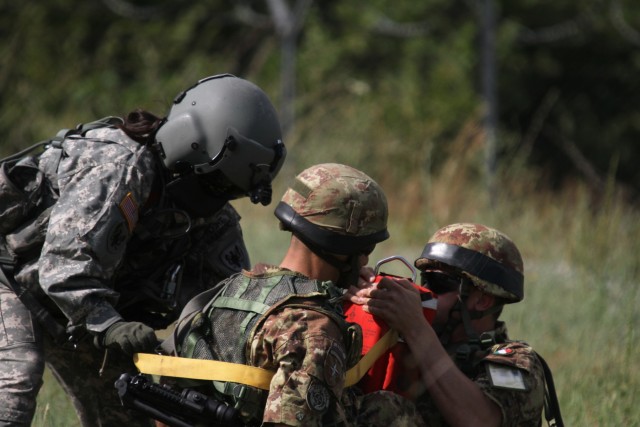 U.S. Army Reserve flight medics train Italian and Slovenian KFOR ...