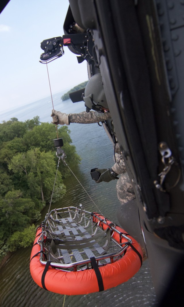 New York Army National Guard aviators train with volunteer fire departments