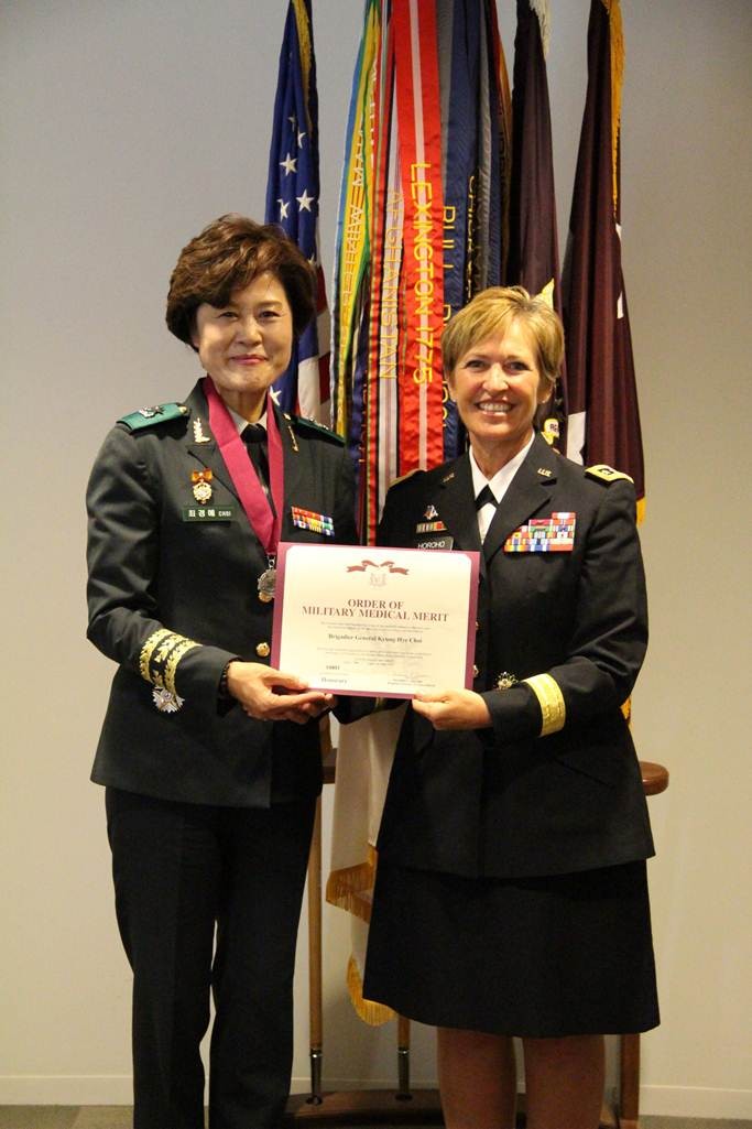 surgeon-general-welcomes-superintendent-of-the-korean-armed-forces