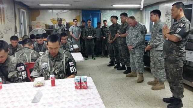 Chaplains pray over meal at DMZ