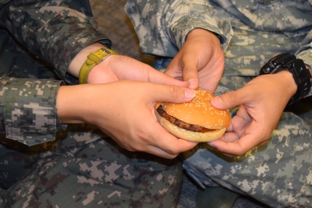 ROK and U.S. Army Soldiers share a burger