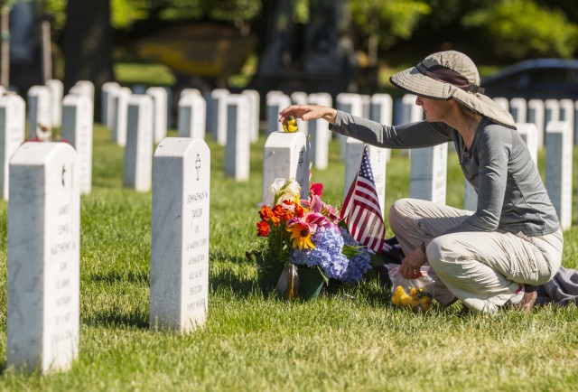 Gold star mother in Section 60