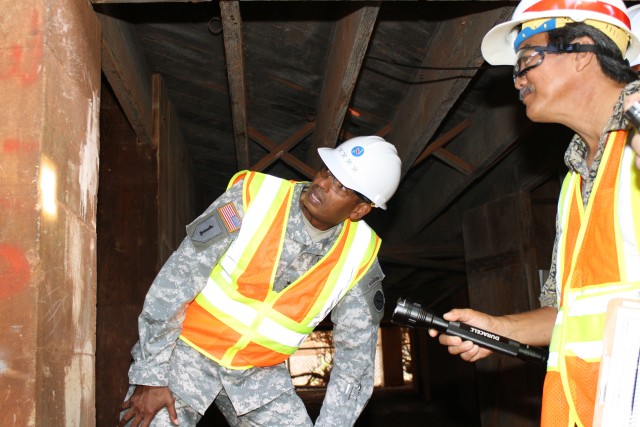 USARPAC Commanding General Tours Historic Bldg. T-112