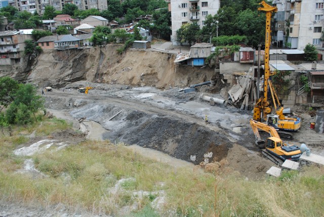 Engineer team inspects damaged Georgian city