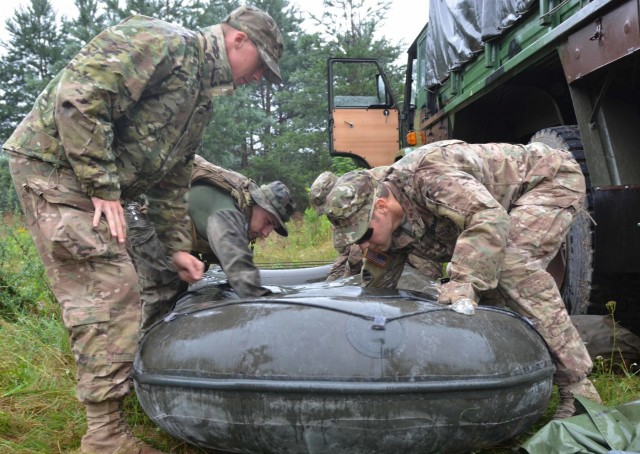 US, Polish Soldiers take to water for training