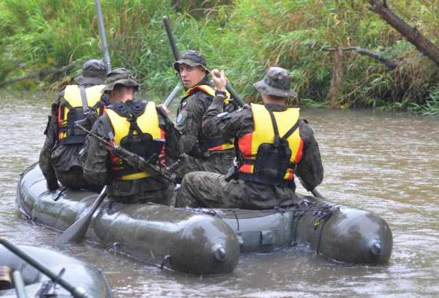 US, Polish Soldiers take to water for training