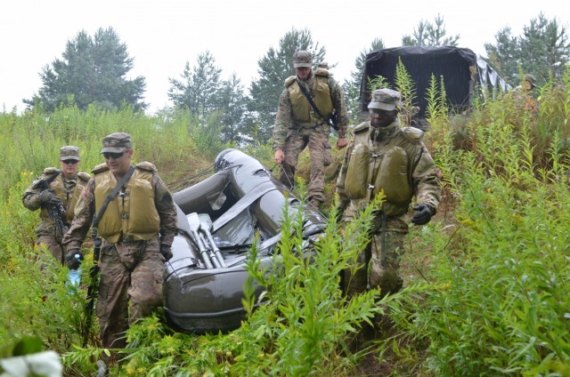 US, Polish Soldiers take to water for training