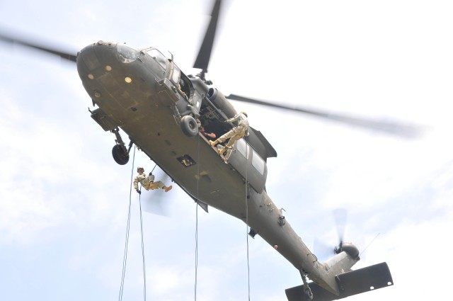 82nd CAB aviators support air assault training