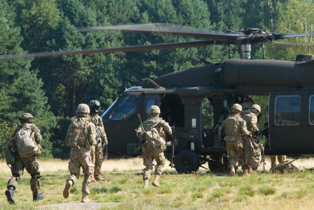 US Black Hawks elevate training during Atlantic Resolve